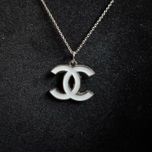 None Jewelry - Elegant Silver Pendant